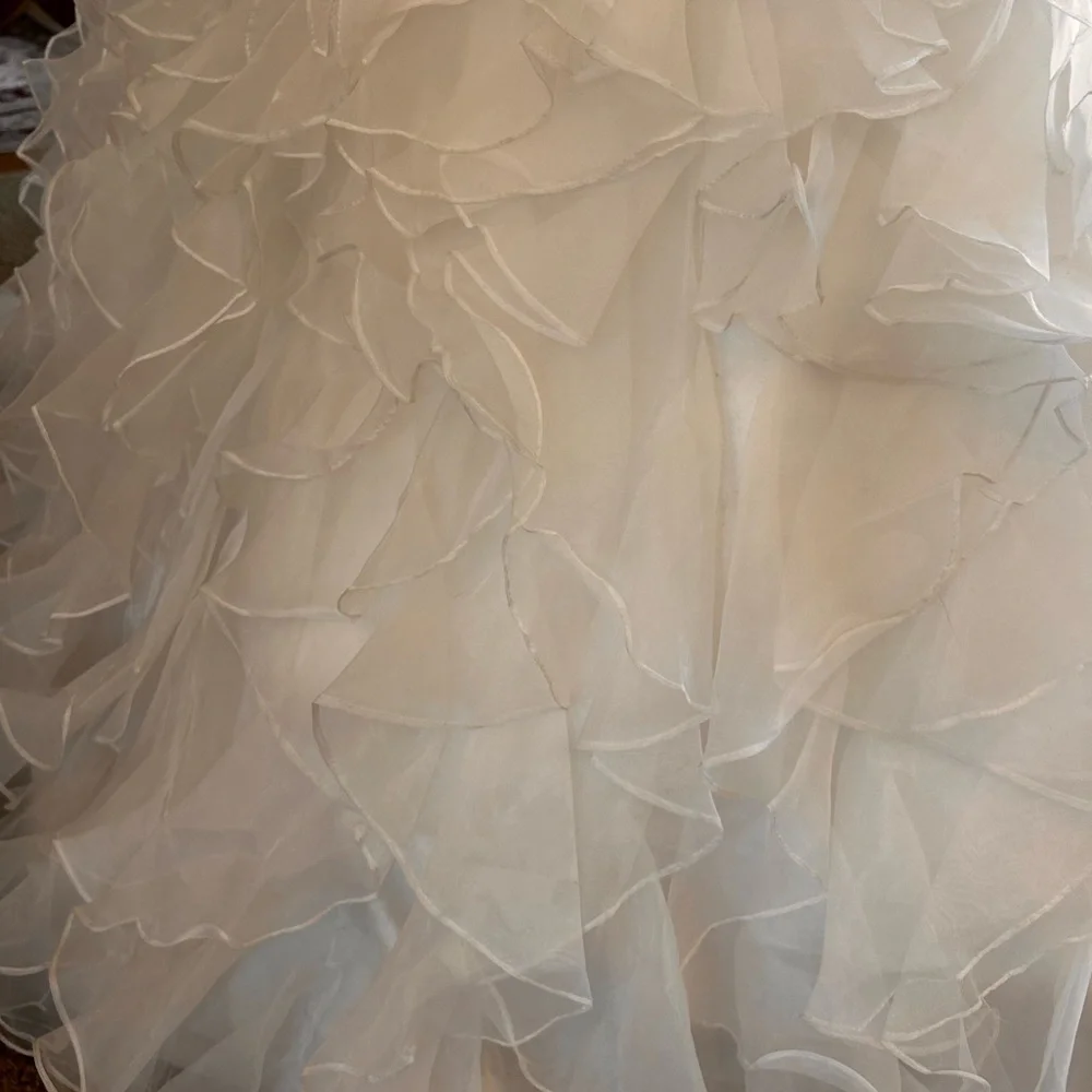 BNWT never worn wedding dress - Picture 8 of 13